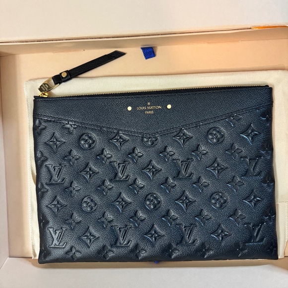 Louis Vuitton Daily Pouch - Picture 1 of 4